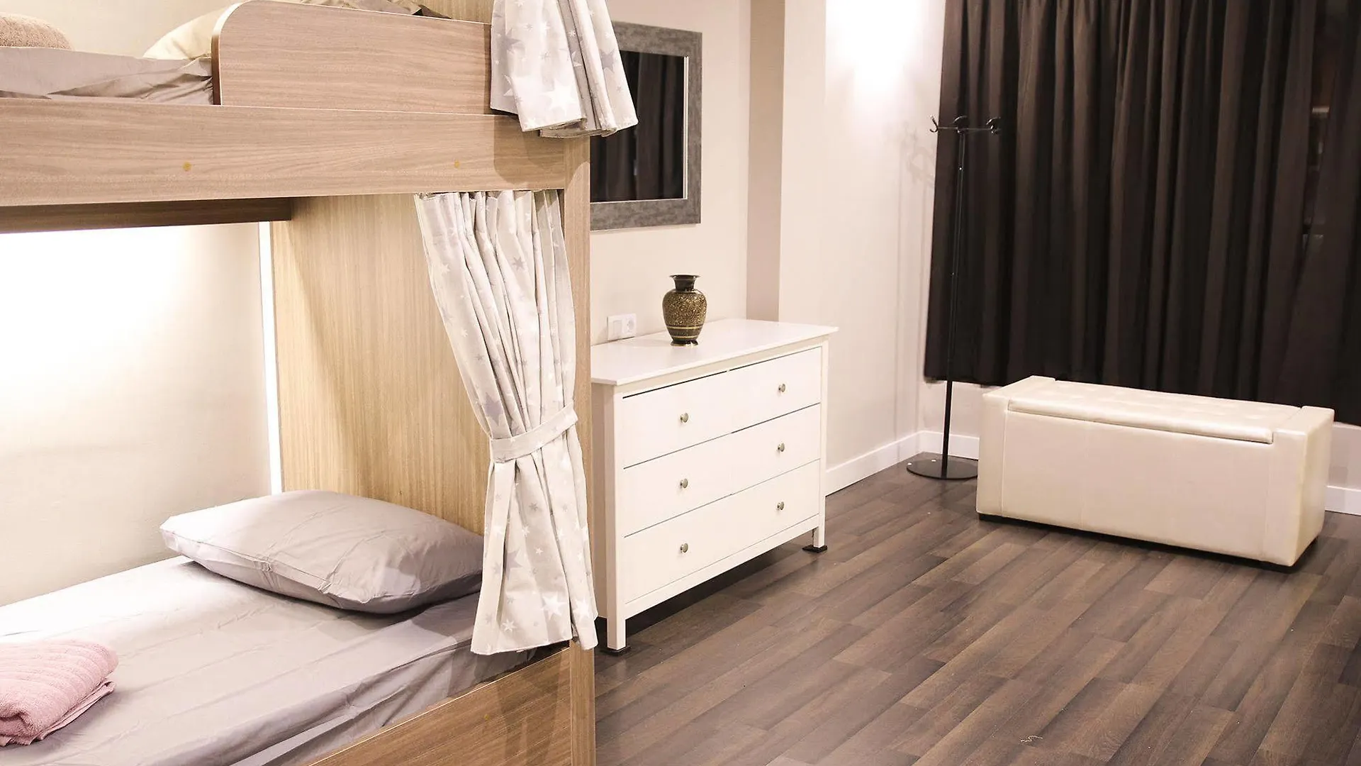 Barcelona & You Hostel Sagrada Familia 0*,  إسبانيا